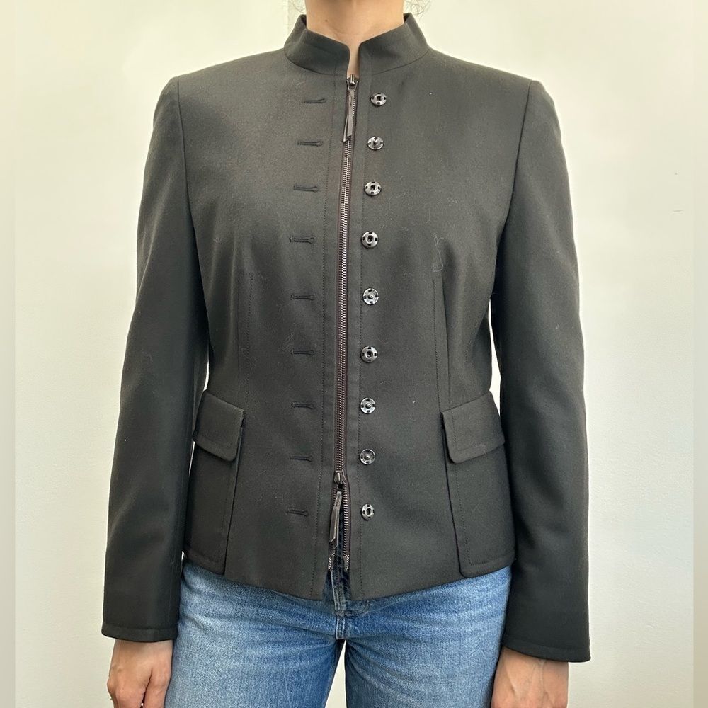 Akris Punto 100% Wool Black Blazer Snap Front Detail High neck Size 8